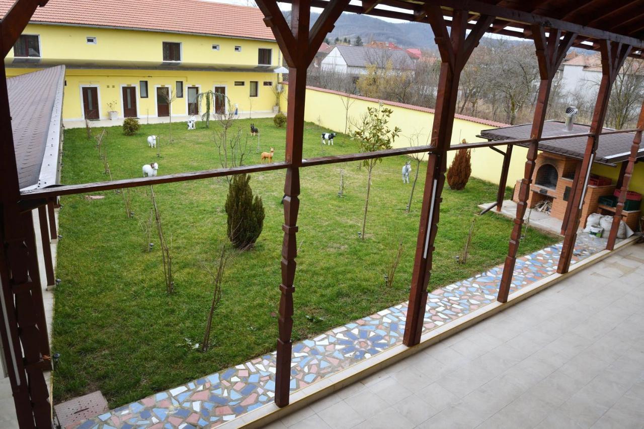 Casa Simescu II Hostel Karánsebes Kültér fotó